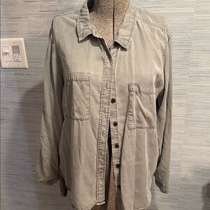 Universal Thread Women's Army Green Button-Down Shirt